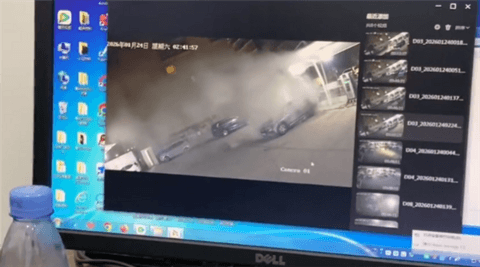 奔驰EQB自燃烧成壳 车主：厂家拖了2个月才处理 代步车也没有