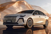 全新荣威i6内饰官图发布 将于4月份上市