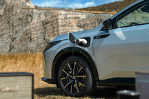 国际车企电动化退潮：700亿美元减值背后，谁在踩刹车？