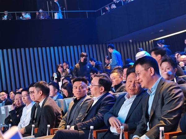 雷軍談小米造第一輛車(chē)就成功原因：電動(dòng)汽車(chē)很多技術(shù)跟智能手機(jī)相近