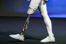 车轮之后，铁人出征：他们集体“下海”机器人