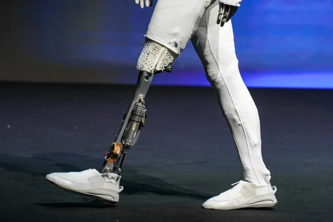 車輪之后，鐵人出征：他們集體“下?！睓C器人