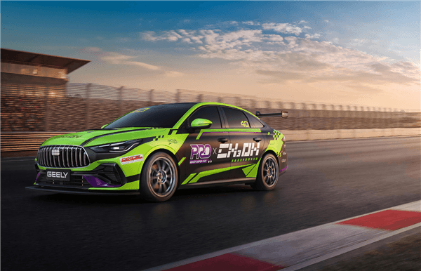 吉利发布首台绿色甲醇赛车！车手马青骅：尾气不刺鼻 甚至还有点淡香