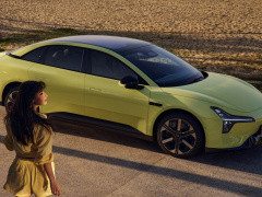 小鹏MONA03新色来袭：罗兰紫牛油果绿，续航高达640km！