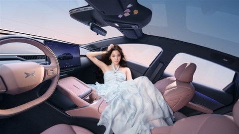 何小鹏听劝！新款MONA 03诸多灵感都来自欧阳娜娜