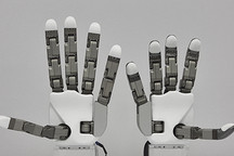 重量不足2磅 韩国Tesollo公司推出灵巧度堪比人手的机器人手