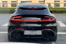 小米YU7 GT实车亮相：尾部灯光有变化