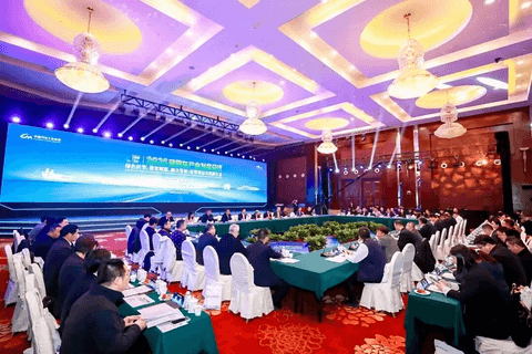 2026商用车产业发展会议在十堰启幕，闭门会议代表共绘“十五五”高质量发展蓝图