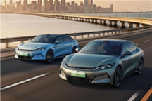 营收首破8000亿元创史上新高！比亚迪2025年净赚326.2亿元