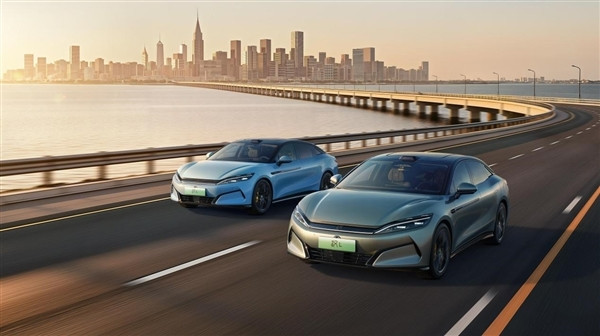 營(yíng)收首破8000億元?jiǎng)?chuàng)史上新高！比亞迪2025年凈利潤(rùn)326.2億元