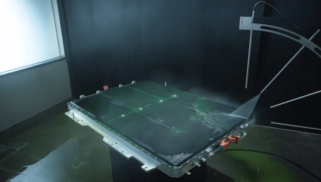 華為巨鯨電池平臺(tái)3.0，重構(gòu)高端新能源的安全價(jià)值錨點(diǎn)