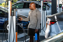 ChargePoint CEO：伊朗局势推高油价，或将拉动欧洲电动汽车需求