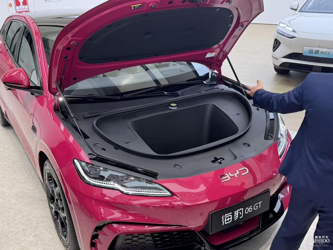 比亞迪2026款海豹06GT啟動(dòng)交付，全國(guó)展車(chē)已到店