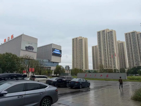 一年研发投入两百亿？智能车就是这么烧钱