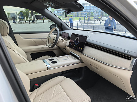 华境S首发亮相：自主冲高，华为是万能解药？