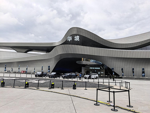 华境S首发亮相：自主冲高，华为是万能解药？