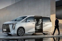 广汽传祺M8新车型上市 售价18.98万元