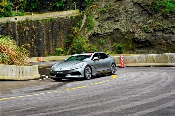 比亞迪騰勢Z9GT歐洲上市:售價(jià)超90萬元 是國內(nèi)3倍多