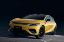 零跑Lafa5 Ultra展车到店本月上市