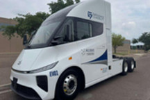 中国电动重卡Global E700首车交付美国