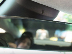 特斯拉车内摄像头升级：面部分析估算年龄，安全驾驶新保障