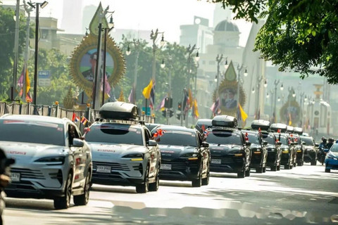 中国新能源汽车，接住了这泼天富贵