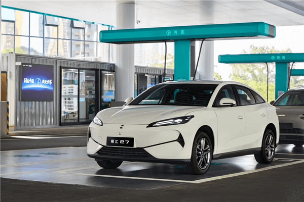 第二代刀片電池上車！比亞迪領(lǐng)匯e7上市：售價9.58萬元起