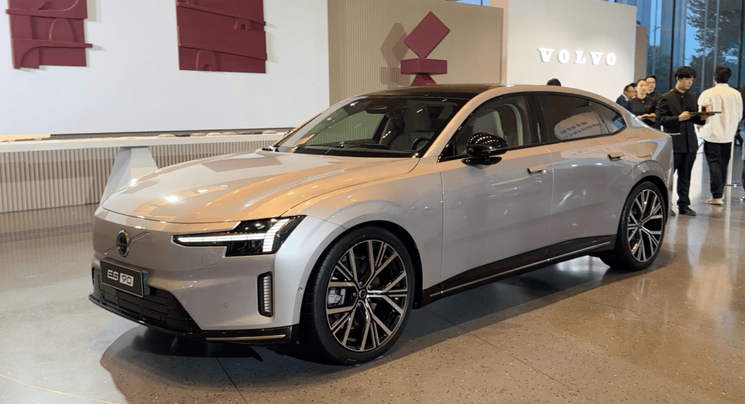 沃尔沃ES90与EX90开启预售 XC70感恩版同步上市