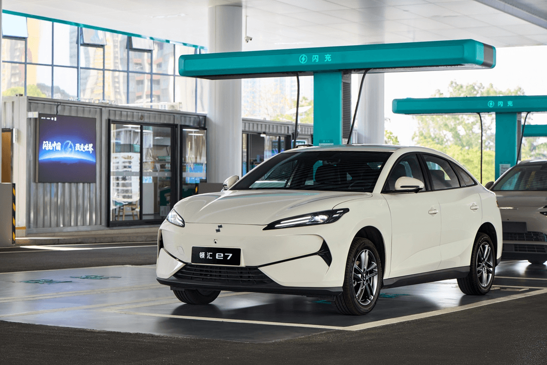 領(lǐng)匯e7上市售價9.58萬起，搭載第二代刀片電池及閃充技術(shù)