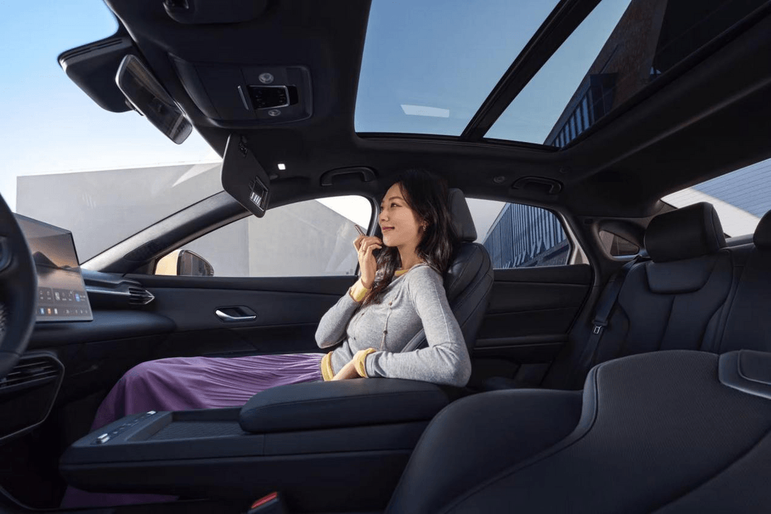 領(lǐng)匯e7上市售價9.58萬起，搭載第二代刀片電池及閃充技術(shù)