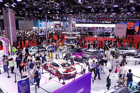 一辆车，十场秀：新车发布会“通胀”