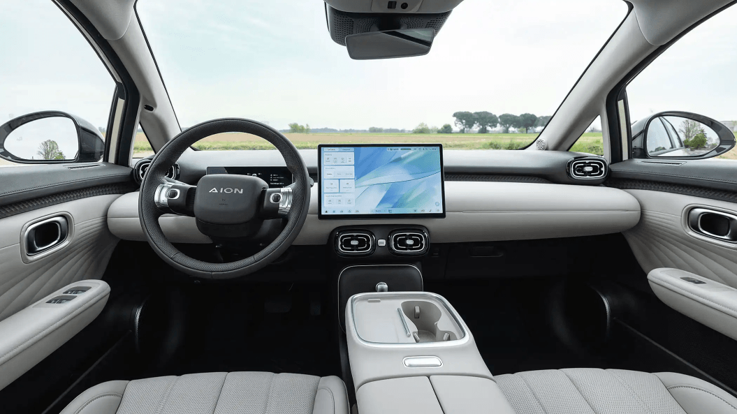 廣汽埃安UT - 中國(guó)的新能源汽車(chē)在歐洲越來(lái)越受人喜愛(ài)