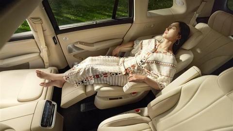 上市一年交付破17万辆，问界M8强势重塑40万级SUV市场格局