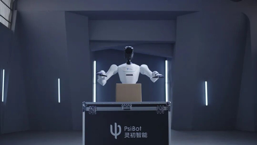 灵初智能发布自研整机ψ-SynRobot并启动量产