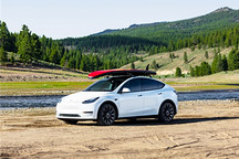 特斯拉车辆可识别3.5英寸软盘驱动器并播放MP3文件