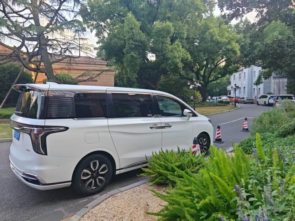 红旗华为官宣合作，旗舰车型搭载乾崑智驾