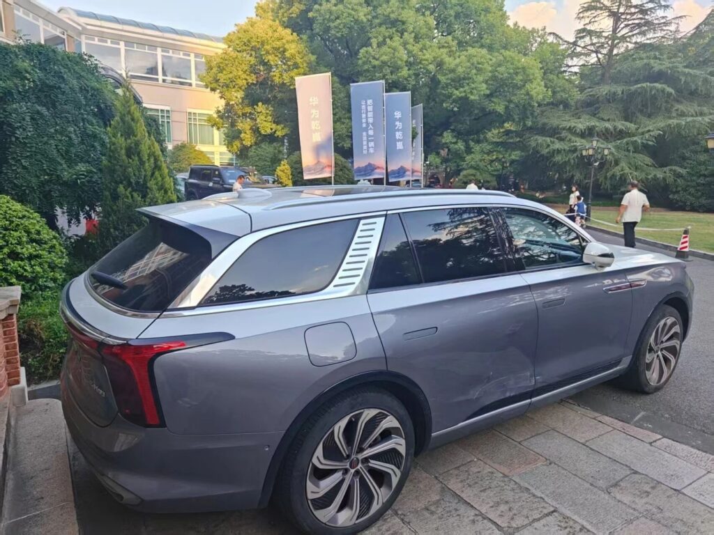 红旗华为官宣合作，旗舰车型搭载乾崑智驾