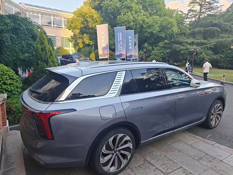 红旗华为官宣合作，旗舰车型搭载乾崑智驾