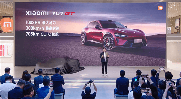 千匹马力、续航超700km！小米YU7 GT车厘子红官图发布