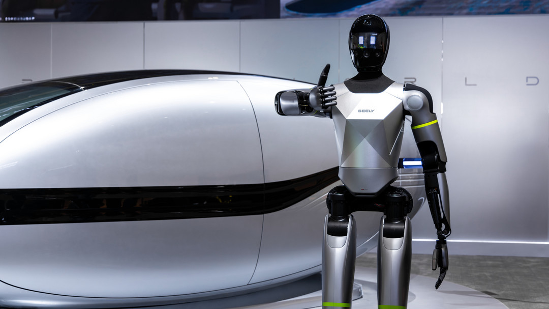 全面邁入全域AI 2.0時(shí)代，吉利汽車(chē)集團(tuán)發(fā)布中國(guó)首款原生開(kāi)發(fā)「Robotaxi」原型車(chē)Eva Cab