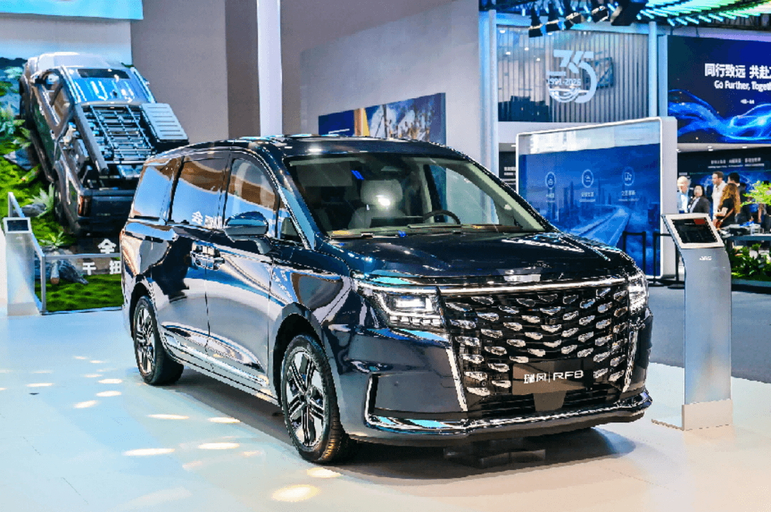 江汽集团亮相北京车展，发布行业首个CV质检大模型