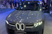 宝马全球首发 E Ink电子纸车体登上量产车