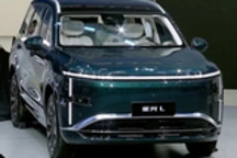 五菱星光L实车亮相：综合续航超1100km