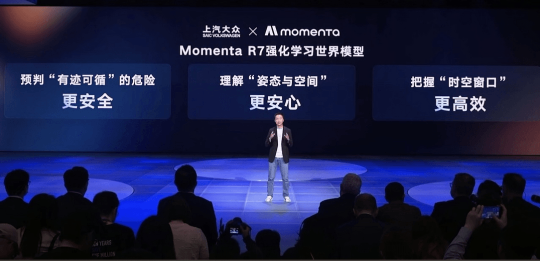 上汽大众ID. ERA 9X正式上市：限时价29.98万元起，首搭Momenta R7强化学习世界模型