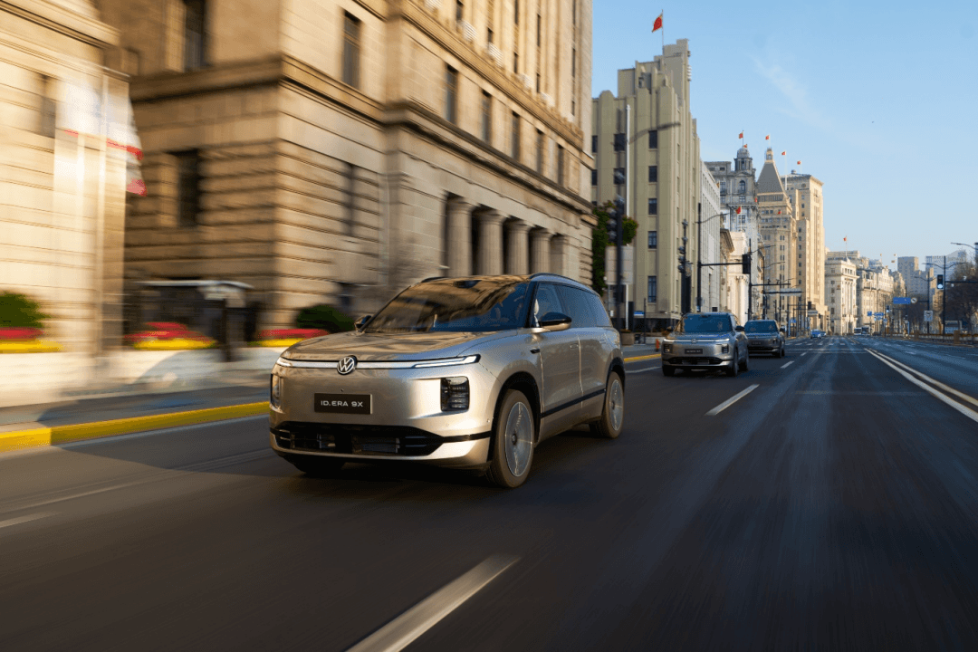 上汽大众ID. ERA 9X正式上市：限时价29.98万元起，首搭Momenta R7强化学习世界模型