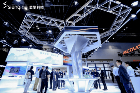 从智能汽车到端侧智能体，芯擎科技重装亮相北京车展