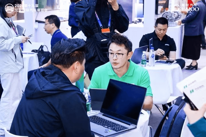 2026北京車(chē)展 | “同源共鏈”汽車(chē)·機(jī)器人·低空經(jīng)濟(jì)產(chǎn)業(yè)鏈協(xié)同對(duì)接會(huì)圓滿落幕