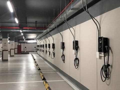 新能源还搞起“窝里斗”？