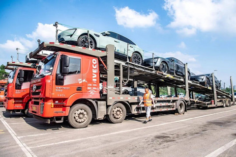 新能源还搞起“窝里斗”？