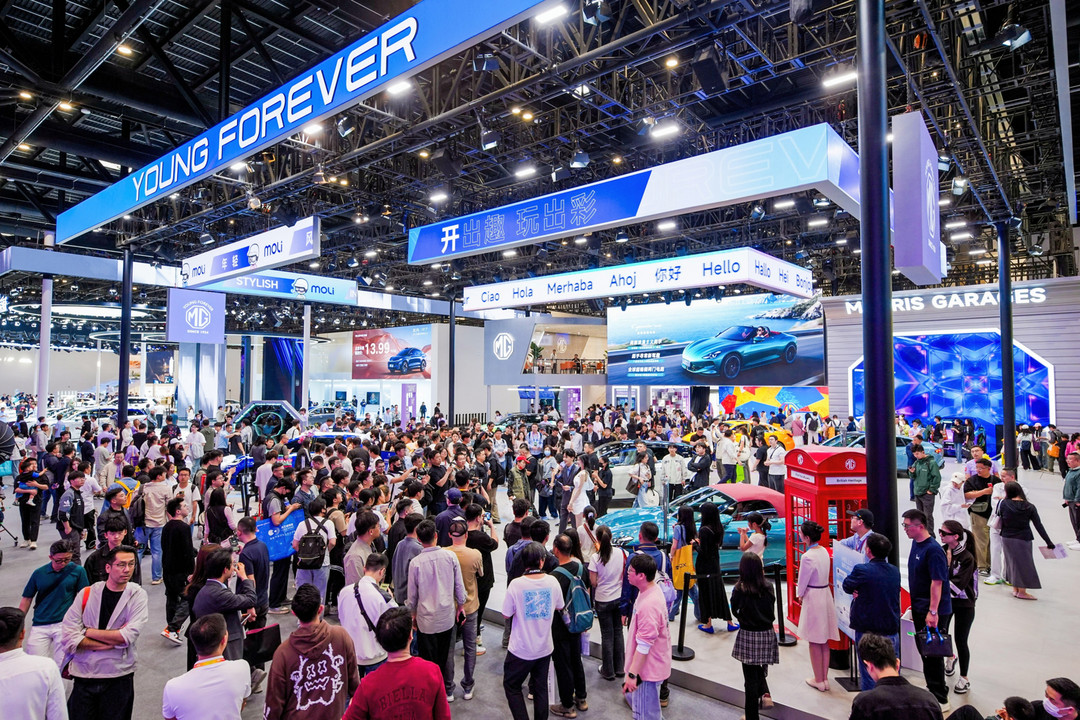 半固态电池、高速NOA等齐下探，10万内纯电车打响技术平权战